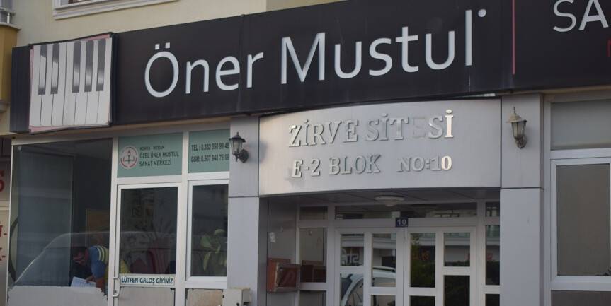 ÖNER MUSTUL SANAT MERKEZİ KONYALILARI SANATLA BULUŞTURUYOR