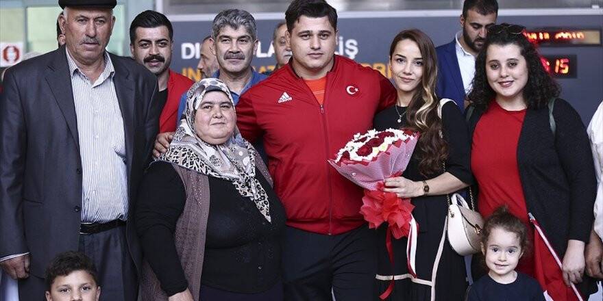 Rıza Kayaalp'e Coşkulu Karşılama