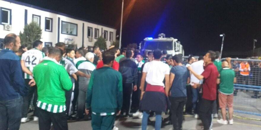 İzmir'de Konyaspor taraftarına zorluk çıkarıldı