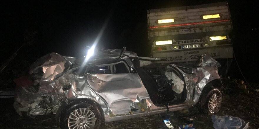 Konya’da kontrolden çıkan tır, otomobili altına aldı: 2 ölü, 3 yaralı
