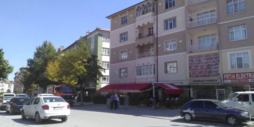 Konya'da apartmanda yangın büyümeden söndürüldü
