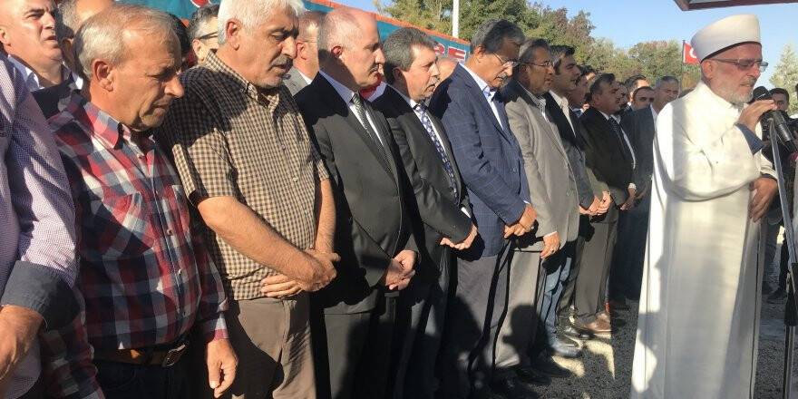 Başkan Konuk’un annesi son yolculuğuna uğurlandı