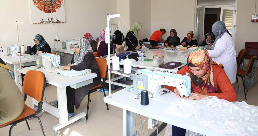 Meram’da kadınlar, tekstilin tüm inceliklerini öğreniyor