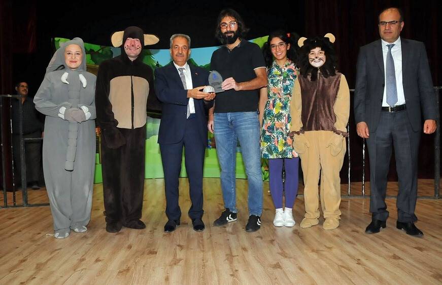 Akşehir Belediyesi çocuklara hayvan sevgisini aşılıyor