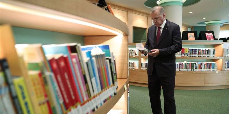 Erdoğan Cumhurbaşkanlığı Kütüphanesi'nde İncelemede Bulundu