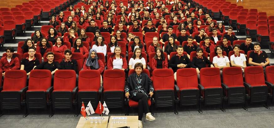 Nesibe Aydın veli ve öğrencilerle buluştu