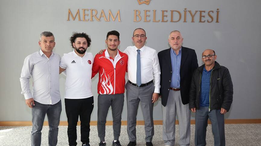 Başkan Kavuş, “Sporcularımız tüm gençliğe örnek olmalı”