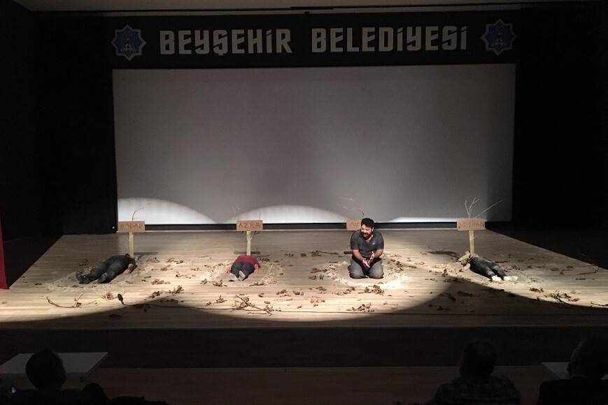 Öğrencilere uyuşturucunun zararları tiyatro oyunuyla anlatıldı