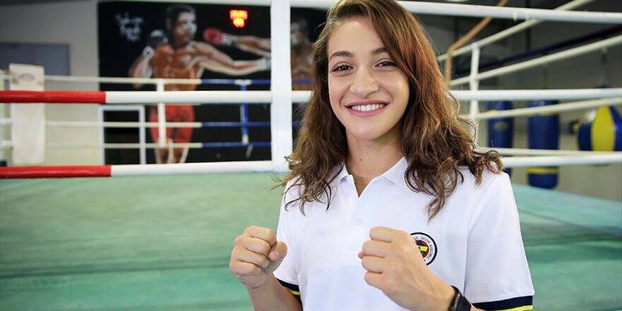 Boksta Buse Naz'dan Gümüş Madalya