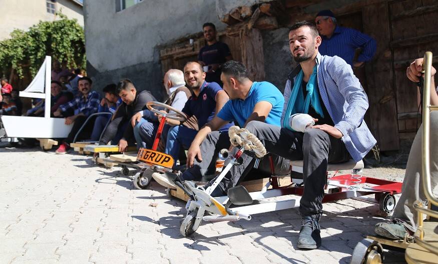 Konya'da Bilyeli Arabalar Yarıştı