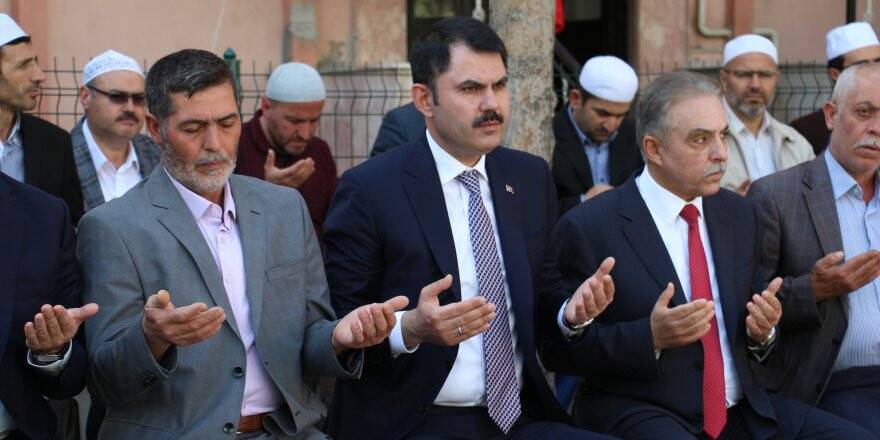 Bakan Kurum, şehit Yunus Mermer'in ailesini ziyaret etti