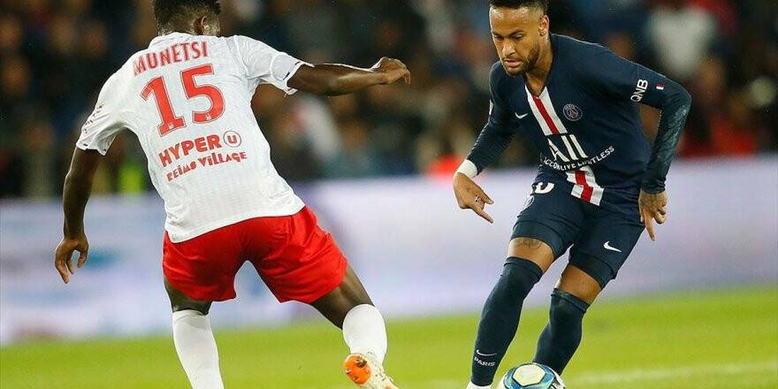 Neymar Bir Ay Futbol Oynayamayacak