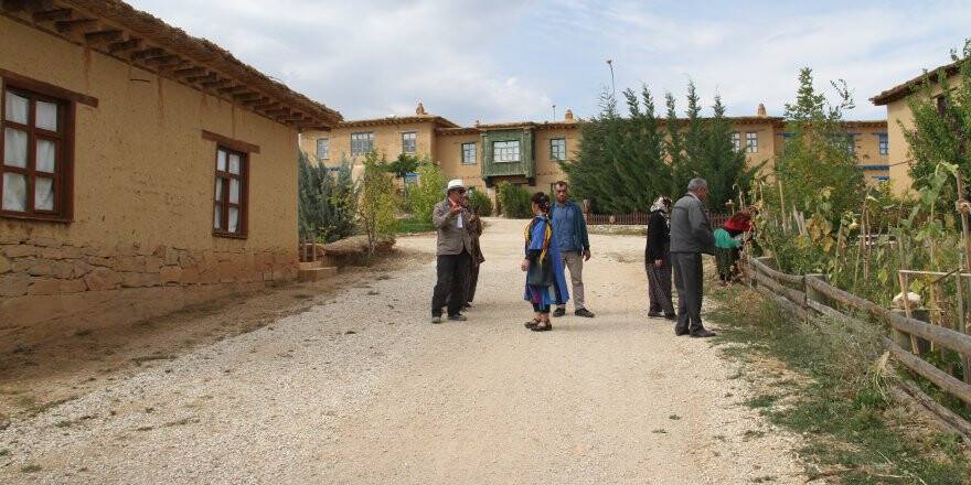 Sanatçıların köyüne yeni kerpiç evler geliyor