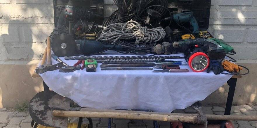 Konya'da İzinsiz Kazı Yapan 15 Kişi Yakalandı