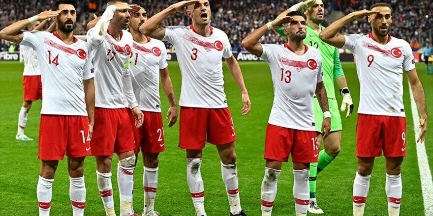 Uefa'dan Millilerin Asker Selamına Soruşturma