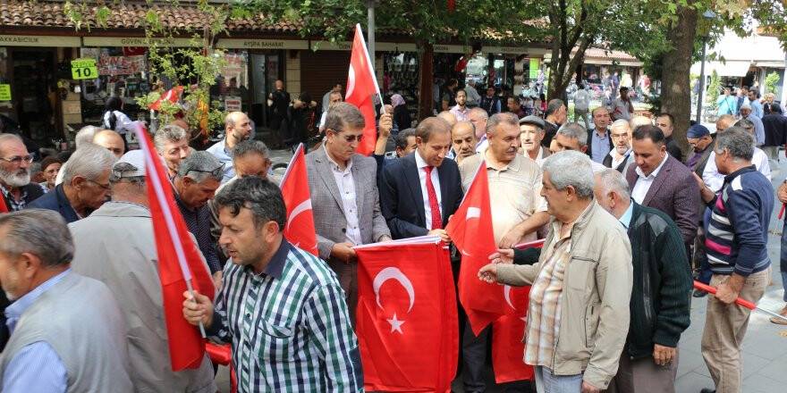 Konya'da Barış Pınarı Harekatı'na Türk bayraklı destek