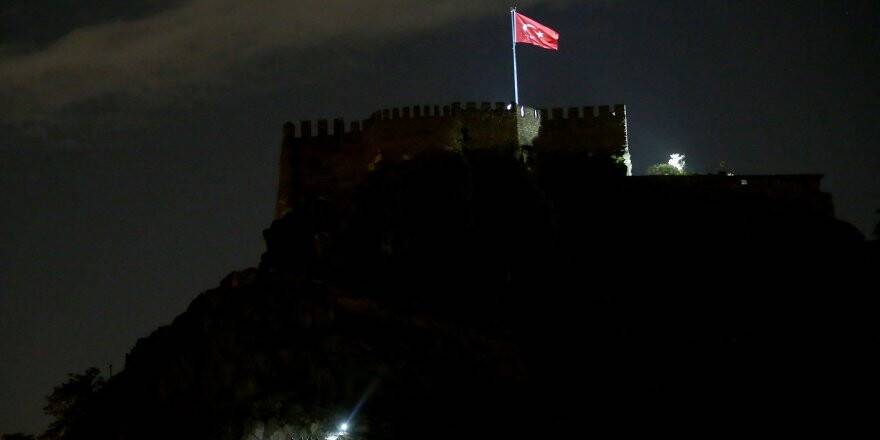 MHP'li Semih Yalçın'ın Oğlu Ankara Kalesi'nden Düşerek Hayatını Kaybetti