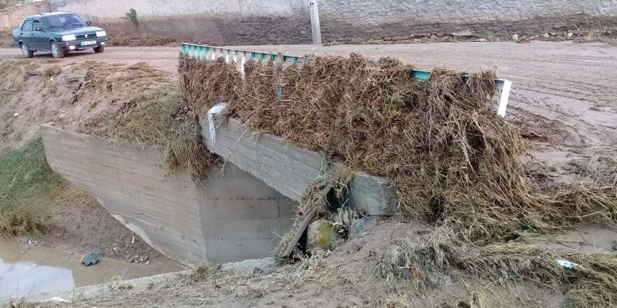 Ilgın'da Sağanak Sele Dönüştü