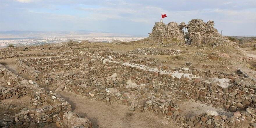 Osmanlı'nın 'İlk'lerinin Yaşandığı Yerleşim: Karacahisar Kalesi
