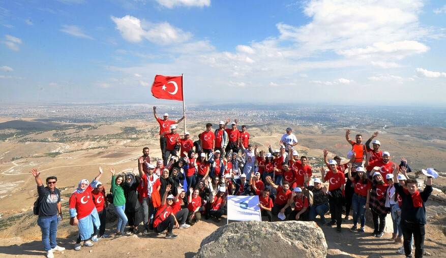 NEÜ öğrenci toplulukları başkanları doğa yürüyüşünde buluştu