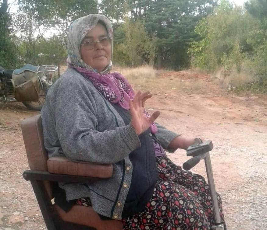 Engelli annenin akülü araba sevinci