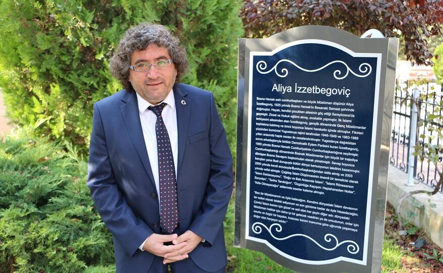 Aliya İzzetbegoviç ölüm yıl dönümünde anılıyor