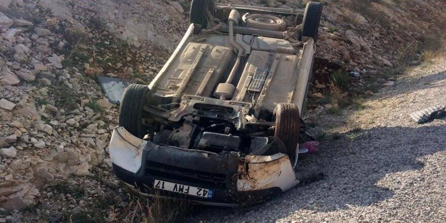 Konya'da Hafif Ticari Araç Devrildi: 2 Yaralı