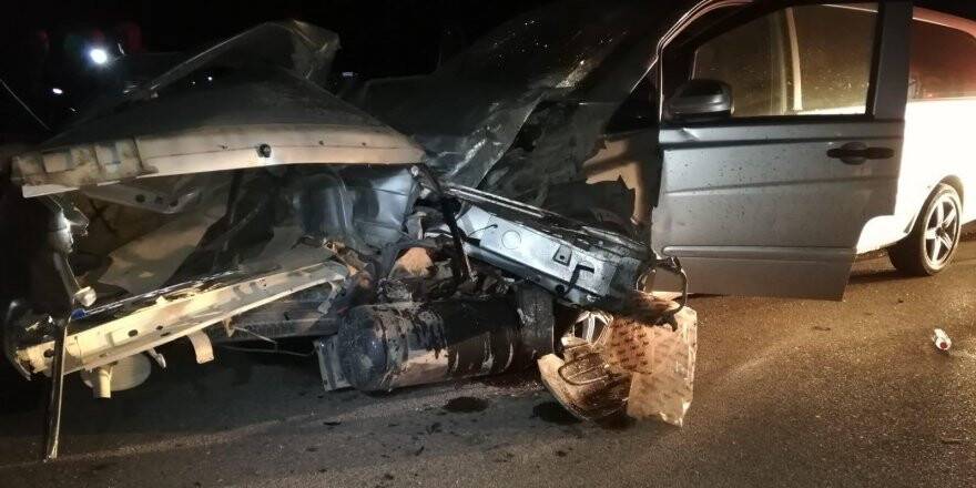 Konya'da Minibüs Otomobille Çarpıştı : 2 Ölü, 11 Yaralı