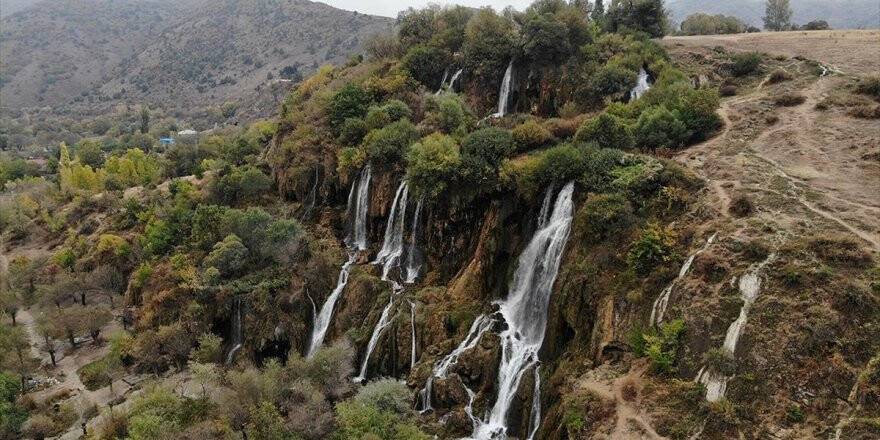 Girlevik Şelalesi'nde Sonbahar Güzelliği