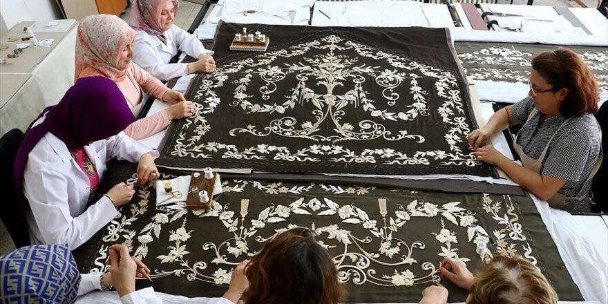 Osman Gazi Türbesi'nin Sanduka Örtüsü Yeniden Hayat Buluyor