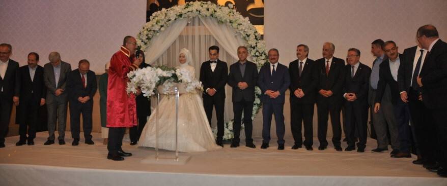 Prof. Dr. Muzaffer Şeker kızını evlendirdi