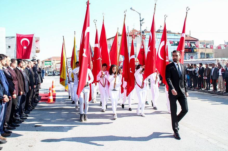 Yunak'ta Cumhuriyet Bayramı çeşitli etkinliklerle kutlandı