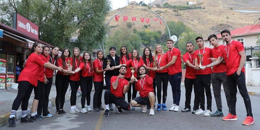 Emanet Botla Çıktıkları Yolda Şampiyonluğu Kaptırmıyorlar