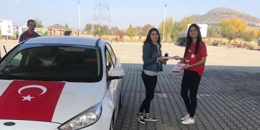 SEYDİŞEHİR'DE PETROL İSTASYONUNDA TÜRK BAYRAĞI DAĞITILDI