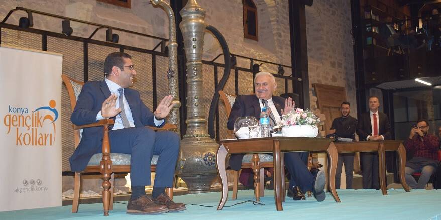 Binali Yıldırım gençlerle buluştu