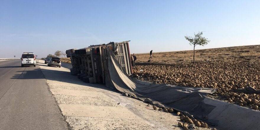 Konya'da Pancar Yüklü Tır Devrildi