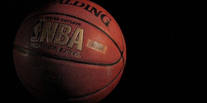 Nba'de Embiid Ve Towns'a İki Maç Ceza