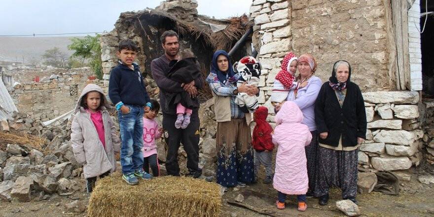 Yangında Evleri Kül Olan 8 Kişilik Aile Sokakta Kaldı