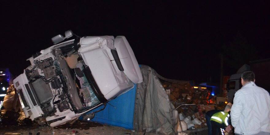 Konya'da İlaç Yüklü Tır Devrildi: 1 Yaralı