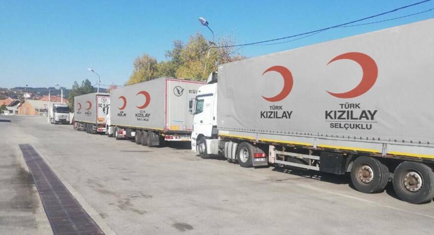 TÜRK KIZILAY SELÇUKLU TIBBİ YARDIM TIRLARI NOVİ PAZAR ŞEHRİNE ULAŞTI