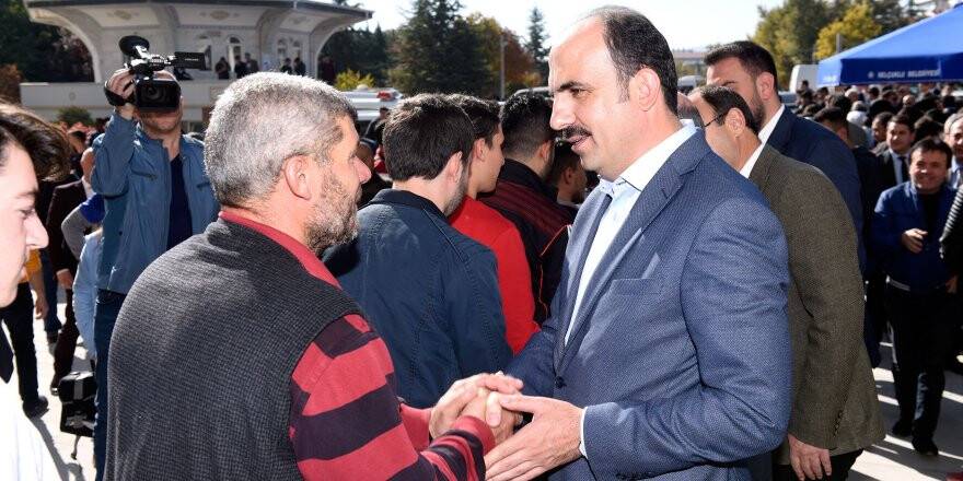 Başkan Altay Kampüs Camii'nde Öğrencilerle Buluştu