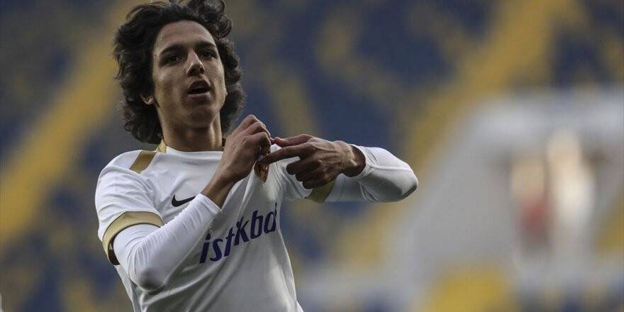 Kayserisporlu Emre Demir Süper Lig Tarihinin En Genç Golcüsü Oldu