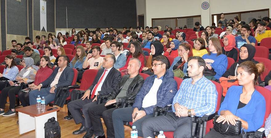 Selçuk’ta “Güncel Gelişmeler Işığında Turizm Eğitimi” Konferansı yapıldı