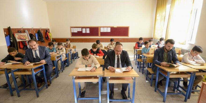 Başkan Kavuş: “İşini aşkla yaparak farklılık oluşturan tüm öğretmenlerimize teşekkür ediyorum”