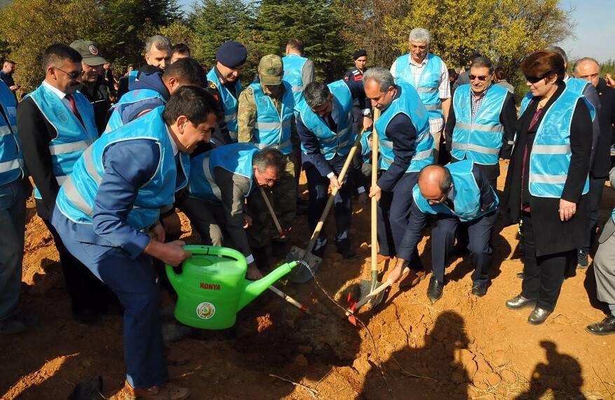 Akşehir’de ‘Geleceğe Nefes’ için bin 453 fidan