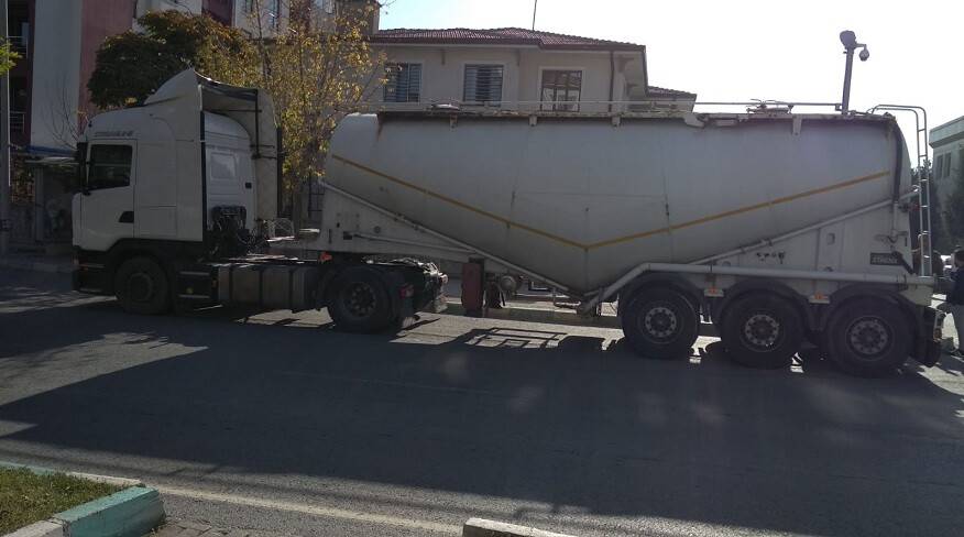 Konya'da yabancı plakalı tırda 3 kilo esrar yakalandı