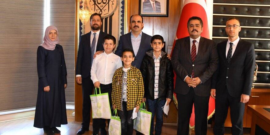 Başkan Altay Askerlerimize Mektup Yazan Öğrencilerle Buluştu