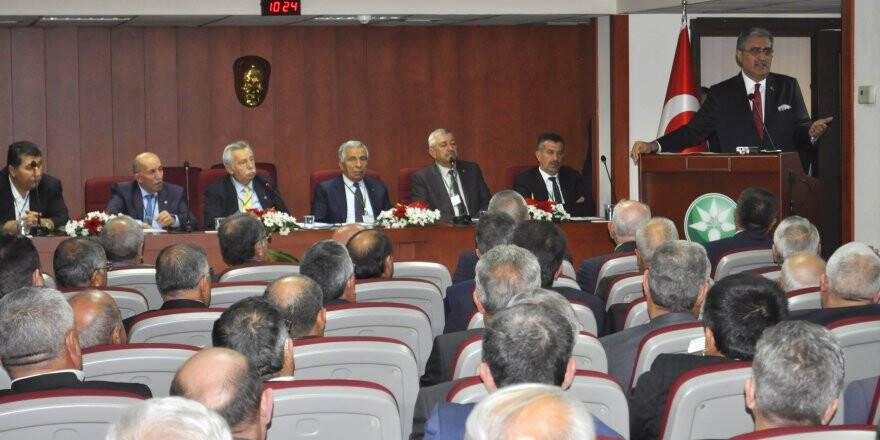 Konuk: Yangını söndürmek istiyorlarsa dumanı takip etsinler