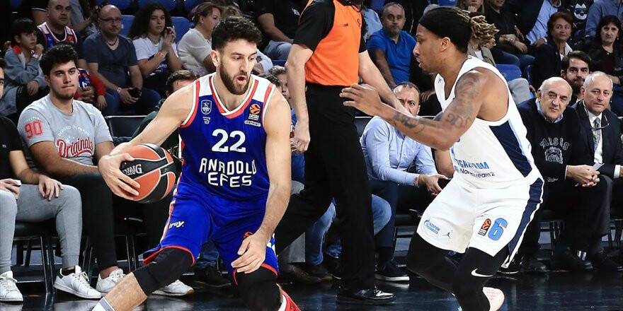 Anadolu Efes 6. Galibiyetini Aldı