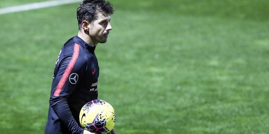 A Milli Futbol Takımı Kaptanı Emre Belözoğlu: Bu Takım İçerisinde Olmak Benim İçin Büyük Bir Şeref